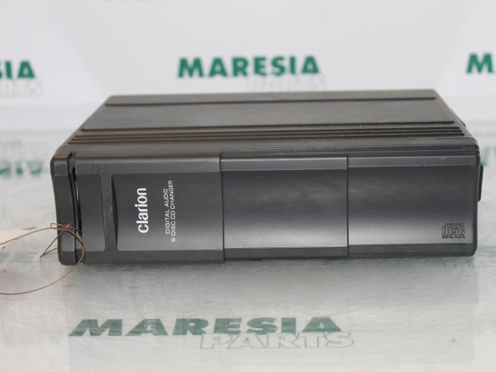 Używane Zmieniarka CD Peugeot 607 (9D/U) 2.0 16V Cena € 75,00 Procedura marży oferowane przez Maresia Parts