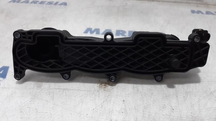 Rocker cover from a Peugeot Expert (G9) 1.6 HDi 90 2007