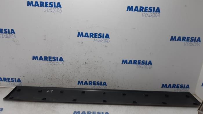 Begagnade Dekorstripe Fiat Ducato (250) 2.3 D 120 Multijet Pris € 54,45 Inklusive moms erbjuds av Maresia Parts