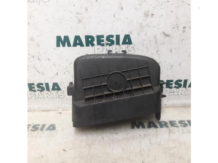 Usagé Couvercle de distribution Peugeot 206 (2A/C/H/J/S) 1.1 XN,XR Prix € 20,00 Règlement à la marge proposé par Maresia Parts