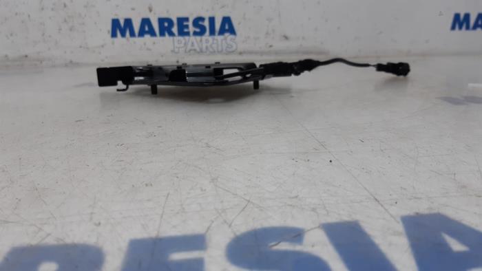 Używane Blokada dachu cabrio Peugeot 207 CC (WB) 1.6 16V Cena € 59,99 Procedura marży oferowane przez Maresia Parts