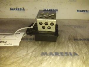 Used Cooling fan resistor Peugeot 308 (L3/L8/LB/LH/LP) 1.2 12V e-THP PureTech 110 Price € 20,00 Margin scheme offered by Maresia Parts