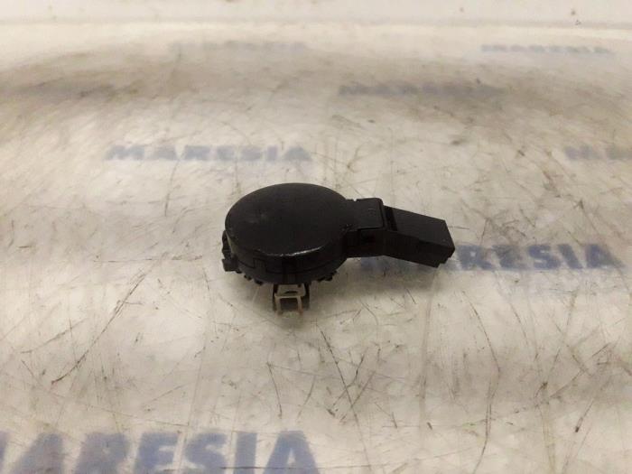 Begagnade Regnsensor Peugeot 308 (L3/L8/LB/LH/LP) 1.2 12V e-THP PureTech 110 Pris € 65,00 Marginaltabell erbjuds av Maresia Parts