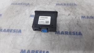 Used AUX / USB connection Renault Megane IV (RFBB) 1.2 Energy TCE 100 Price € 35,00 Margin scheme offered by Maresia Parts