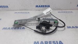Używane Mechanizm szyby lewej przedniej wersja 4-drzwiowa Renault Megane IV (RFBB) 1.2 Energy TCE 100 Cena € 105,00 Procedura marży oferowane przez Maresia Parts
