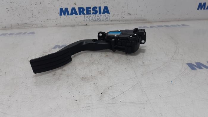 Begagnade Gaspedalsensor Renault Twingo II (CN) 1.2 16V Pris € 40,00 Marginaltabell erbjuds av Maresia Parts