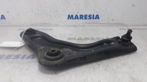 Used Front lower wishbone, left Peugeot 207/207+ (WA/WC/WM) 1.6 16V VTi Price € 25,00 Margin scheme offered by Maresia Parts