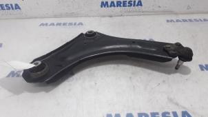 Used Front lower wishbone, left Renault Megane III Berline (BZ) 1.4 16V TCe 130 Price € 25,00 Margin scheme offered by Maresia Parts