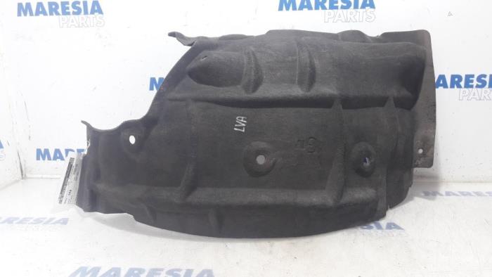 Używane Nadkole Renault Grand Scénic III (JZ) 1.4 16V TCe 130 Cena € 10,00 Procedura marży oferowane przez Maresia Parts
