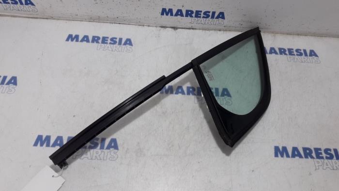 Usados Ventanilla triangular derecha delante Citroen C3 (SC) 1.6 16V VTi 120 Precio € 50,00 Norma de margen ofrecido por Maresia Parts