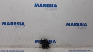 Used Tailgate lock mechanism Renault Megane III Berline (BZ) 1.4 16V TCe 130 Price € 14,95 Margin scheme offered by Maresia Parts