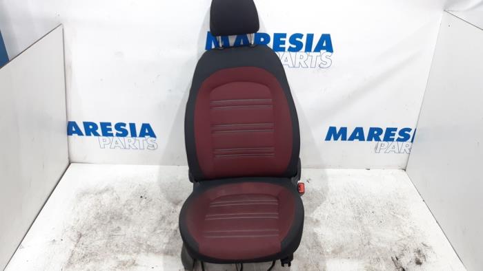 Używane Fotel prawy Fiat Punto Evo (199) 1.3 JTD Multijet 85 16V Euro 5 Cena € 85,00 Procedura marży oferowane przez Maresia Parts