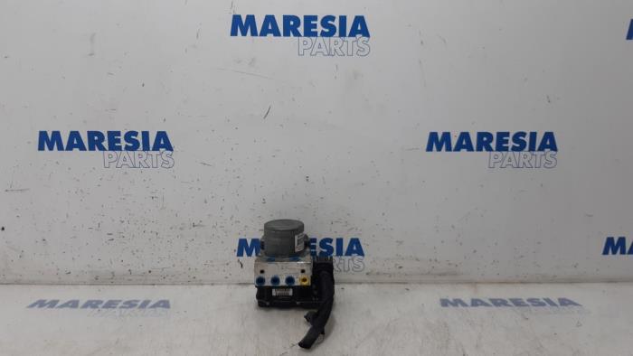 Używane Pompa ABS Fiat Punto Evo (199) 1.3 JTD Multijet 85 16V Euro 5 Cena € 75,00 Procedura marży oferowane przez Maresia Parts