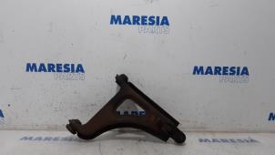 Used Front lower wishbone, left Renault Twingo (C06) 1.2 Price € 20,00 Margin scheme offered by Maresia Parts