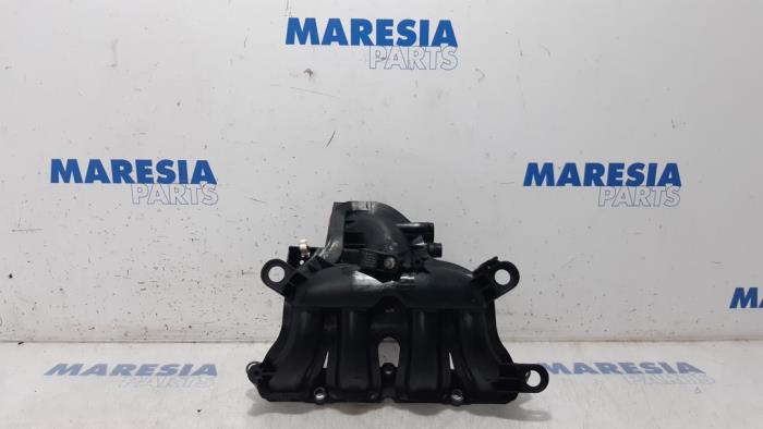 Używane Kolektor dolotowy Peugeot 5008 I (0A/0E) 1.6 THP 16V Cena € 49,99 Procedura marży oferowane przez Maresia Parts
