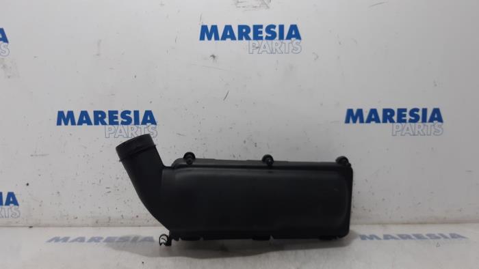 Begagnade Luftfilterhus Peugeot 5008 I (0A/0E) 1.6 THP 16V Pris € 25,00 Marginaltabell erbjuds av Maresia Parts