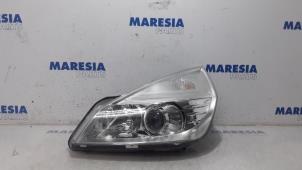 Used Headlight, left Renault Espace (JK) 2.0 dCi 16V 175 FAP Price € 210,00 Margin scheme offered by Maresia Parts