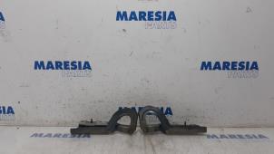 Used Bonnet Hinge Peugeot Expert (G9) 2.0 HDi 140 16V Price € 30,00 Margin scheme offered by Maresia Parts