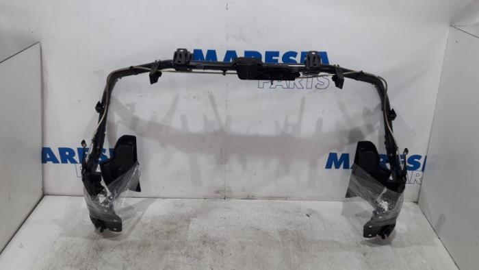 Używane Sterowanie dachu cabrio Peugeot 307 CC (3B) 2.0 16V Cena € 262,50 Procedura marży oferowane przez Maresia Parts