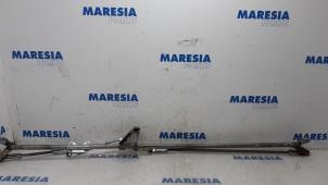 Used Wiper mechanism Peugeot 307 CC (3B) 2.0 16V Price € 40,00 Margin scheme offered by Maresia Parts