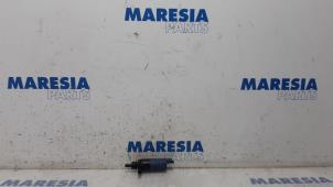 Used Headlight washer pump Peugeot 307 CC (3B) 2.0 16V Price € 15,00 Margin scheme offered by Maresia Parts