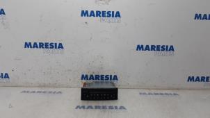 Usados Reproductor de CD y radio Peugeot 307 CC (3B) 2.0 16V Precio € 55,00 Norma de margen ofrecido por Maresia Parts