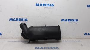 Używane Obudowa filtra powietrza Peugeot 5008 I (0A/0E) 1.6 THP 16V Cena € 25,00 Procedura marży oferowane przez Maresia Parts