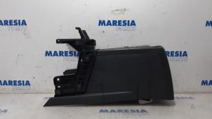 Used Middle console Peugeot 5008 I (0A/0E) 1.6 THP 16V Price € 105,00 Margin scheme offered by Maresia Parts