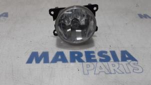Used Fog light, front right Peugeot 5008 I (0A/0E) 1.6 THP 16V Price € 10,00 Margin scheme offered by Maresia Parts