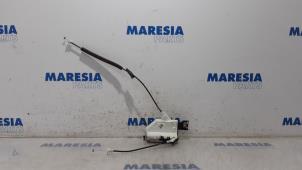 Used Front door lock mechanism 4-door, right Peugeot 5008 I (0A/0E) 1.6 THP 16V Price € 19,90 Margin scheme offered by Maresia Parts