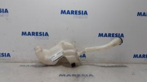 Used Front windscreen washer reservoir Peugeot 5008 I (0A/0E) 1.6 THP 16V Price € 19,90 Margin scheme offered by Maresia Parts