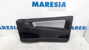 Usados Tapizado de puerta de 2 puertas derecha Peugeot 207 CC (WB) 1.6 HDiF 16V Precio € 75,00 Norma de margen ofrecido por Maresia Parts
