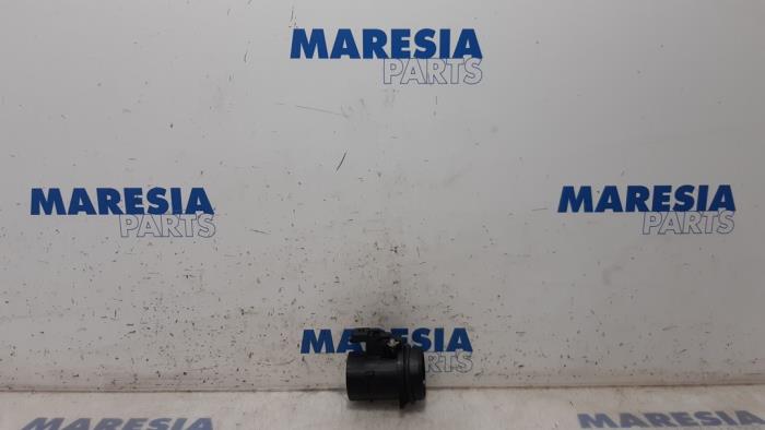 Begagnade Luftflödesmätare Peugeot 207 CC (WB) 1.6 HDiF 16V Pris € 20,00 Marginaltabell erbjuds av Maresia Parts