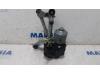 Front wiper motor from a Peugeot 5008 I (0A/0E) 1.6 THP 16V 2012