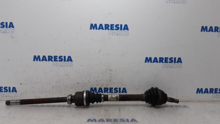 Front drive shaft, right from a Peugeot 5008 I (0A/0E) 1.6 THP 16V 2012
