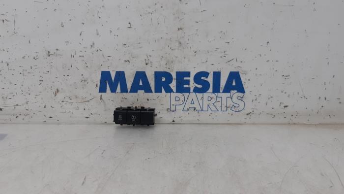 Usados Interruptor ESP Citroen Jumpy 1.6 Blue HDi 95 Precio € 18,15 IVA incluido ofrecido por Maresia Parts