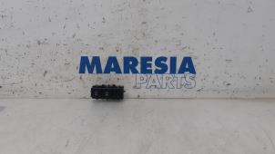 Usagé Commutateur ESP Citroen Jumpy 1.6 Blue HDi 95 Prix € 18,15 Prix TTC proposé par Maresia Parts