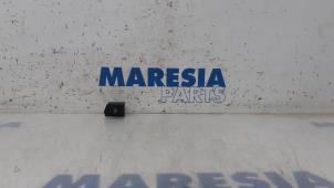 Used Central locking switch Citroen Jumpy 1.6 Blue HDi 95 Price € 30,25 Inclusive VAT offered by Maresia Parts