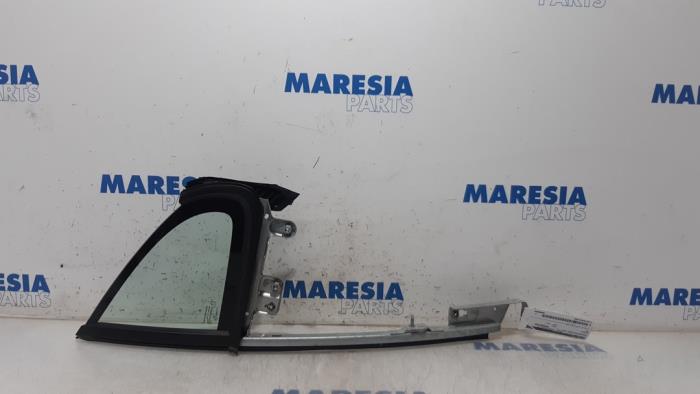 Usados Ventanilla triangular derecha delante Peugeot 207 CC (WB) 1.6 HDiF 16V Precio € 35,00 Norma de margen ofrecido por Maresia Parts