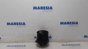 Used Heating and ventilation fan motor Peugeot 207 CC (WB) 1.6 HDiF 16V Price € 30,00 Margin scheme offered by Maresia Parts
