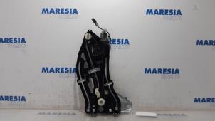 Used Rear window mechanism 2-door, right Peugeot 207 CC (WB) 1.6 HDiF 16V Price € 50,00 Margin scheme offered by Maresia Parts