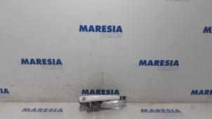 Used Door handle 2-door, left Peugeot 207 CC (WB) 1.6 HDiF 16V Price € 25,00 Margin scheme offered by Maresia Parts