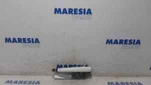 Used Door handle 2-door, right Peugeot 207 CC (WB) 1.6 HDiF 16V Price € 25,00 Margin scheme offered by Maresia Parts
