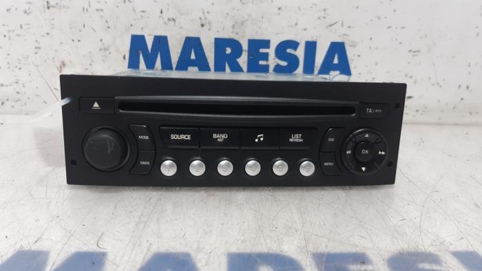 Radio CD player from a Citroën C3 (SC) 1.6 HDi 92 2011