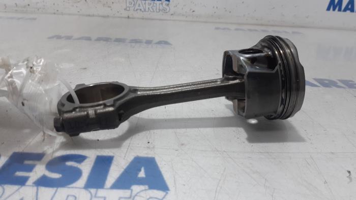 Gebrauchte Kolben Renault Megane IV (RFBB) 1.2 Energy TCE 100 Preis € 75,00 Margenregelung angeboten von Maresia Parts