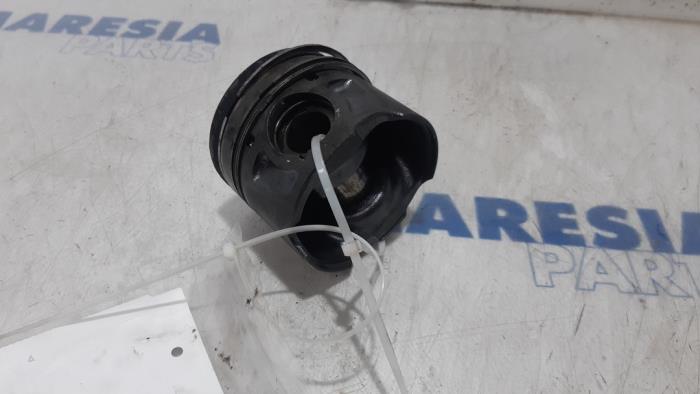 Usagé Piston Citroen DS5 (KD/KF) 2.0 HDiF 160 16V Prix € 30,00 Règlement à la marge proposé par Maresia Parts