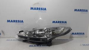 Używane Reflektor lewy Peugeot 207 CC (WB) 1.6 HDiF 16V Cena € 157,50 Procedura marży oferowane przez Maresia Parts