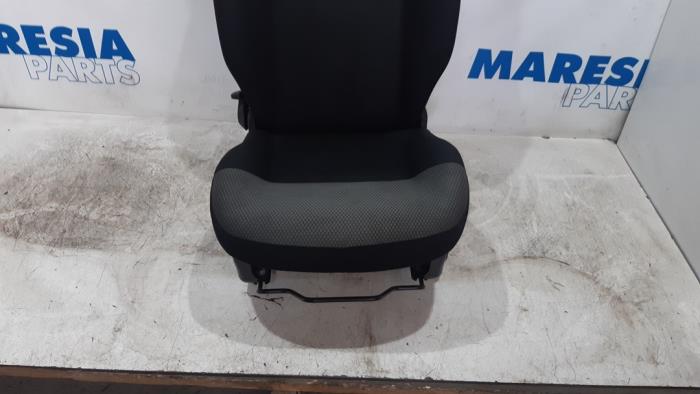 Seat, right from a Renault Kangoo Express (FW) 1.5 dCi 90 FAP 2017