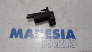 Used Windscreen washer pump Peugeot 207 CC (WB) 1.6 HDiF 16V Price € 10,00 Margin scheme offered by Maresia Parts