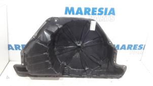 Usagé Logement roue de secours Renault Megane III Coupe (DZ) 2.0 16V TCe 180 Prix € 94,99 Règlement à la marge proposé par Maresia Parts